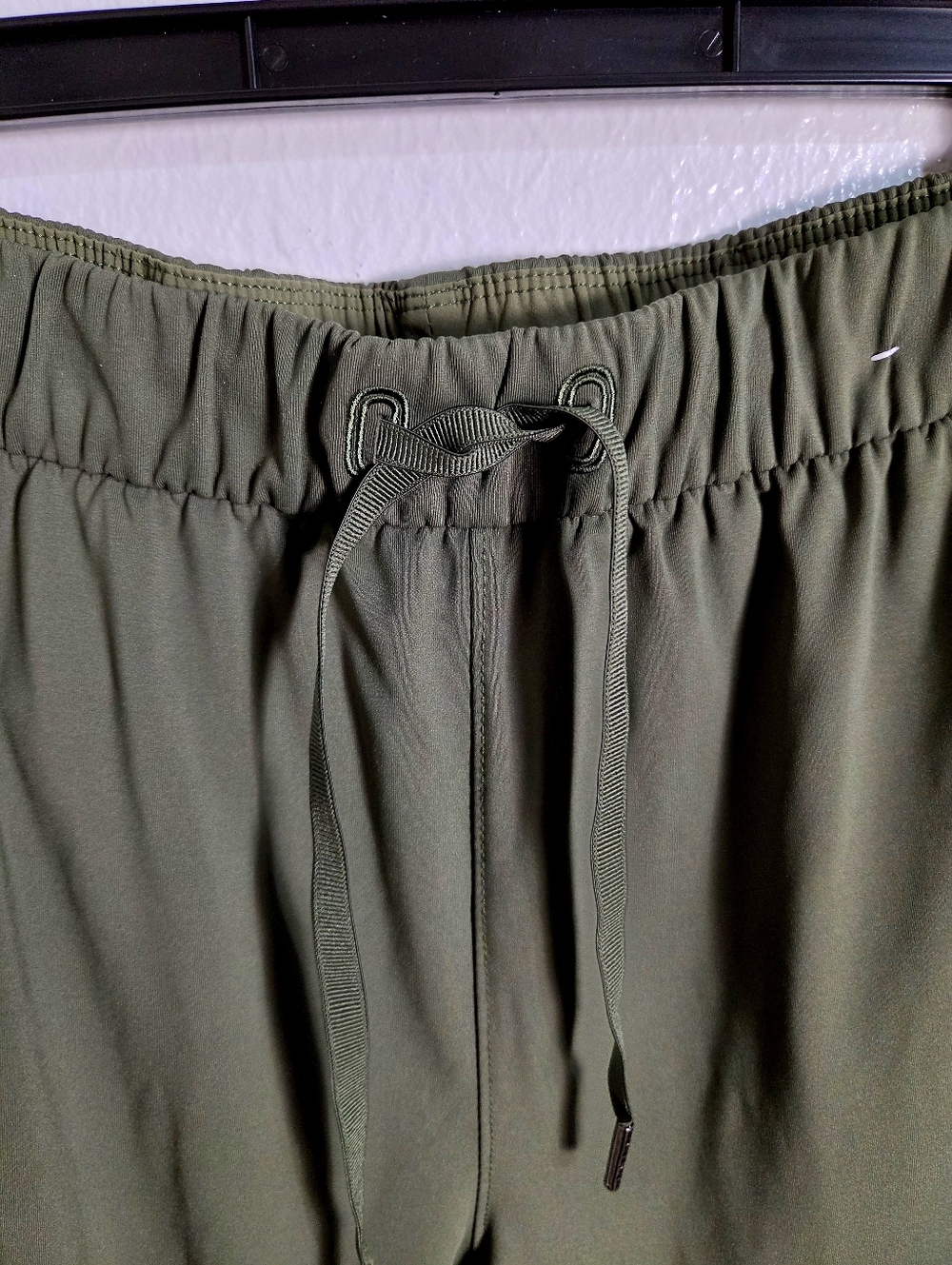 Travel Jogger Olive Green Drawstring Jogger Pants, Size Large - Picture 3 of 8